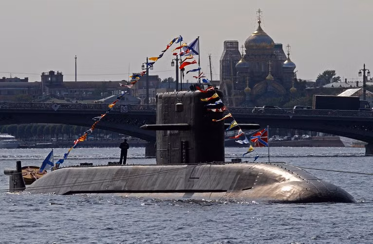 Việc làm trên nối tiếp truyền thống của Liên Xô, đó là hải quân Liên Xô đặc biệt dựa vào tàu ngầm hạt nhân và tàu ngầm tấn công diesel-điện để tạo ra sức mạnh tác chiến.