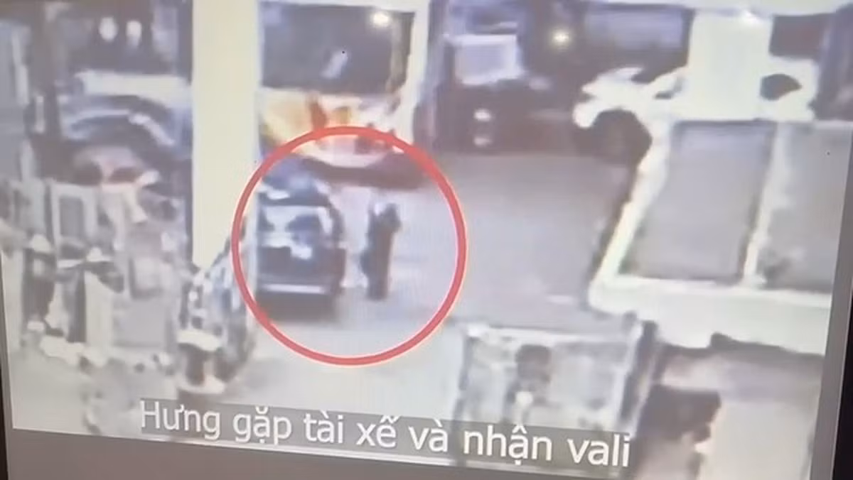 Nói về việc Viện Kiểm sát đã cho trình chiếu video clip thể hiện bị cáo có nhận chiếc cặp do bị cáo Tuấn nhờ người mang đến và khẳng định bên trong chứa 450.000 USD, bị cáo Hưng vẫn khẳng định bên trong chỉ là 4 chai rượu. ''Mọi người thấy clip rồi nhưng không có lời khai, hình ảnh nào thể hiện bên trong có 450.000 USD”, Hưng khi đó nói. Thậm chí cựu điều tra này còn cho rằng, bị cáo Tuấn, bị cáo Hằng thống nhất lời khai theo hướng đổ tội cho mình nên: “Đề nghị khởi tố anh Tuấn, chị Hằng tội vu khống bị cáo”.