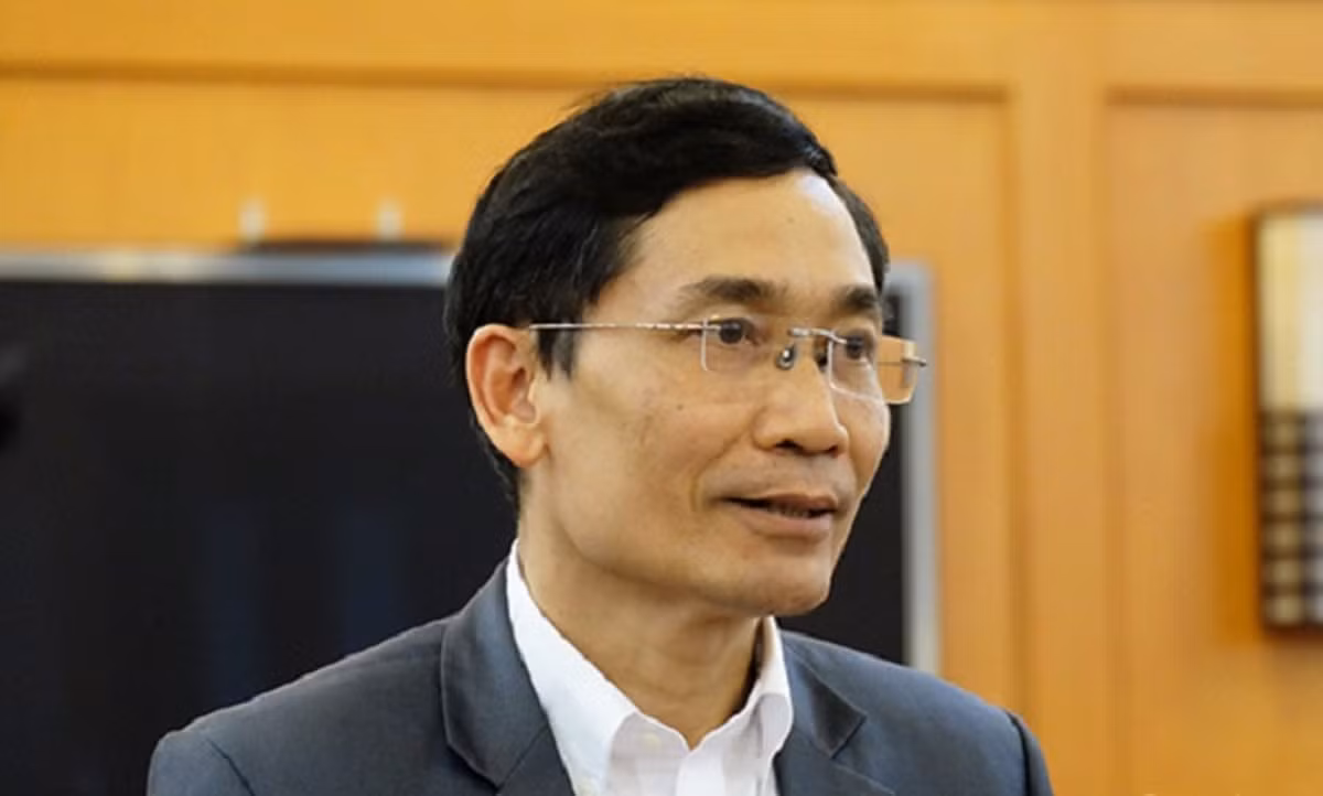  Bị can Trịnh Thanh Hùng, cựu Phó vụ trưởng Vụ KH&amp;CN các ngành kinh tế kỹ thuật, Bộ KH&amp;CN nhận hối lộ 350.000 USD (tương đương hơn 8 tỷ đồng), đã nộp khắc phục toàn bộ số tiền đã nhận của Phan Quốc Việt. 