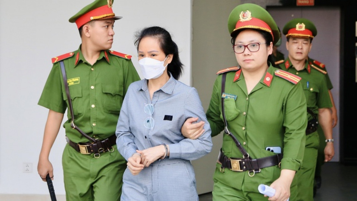 Bị cáo Nguyễn Thị Hương Lan bị tuyên án tù chung thân. Ngoài ra còn bị tịch thu, sung công quỹ nhà nước số tiền 1,2 tỷ đồng mà bị cáo và gia đình đã nộp. Bị cáo Hương Lan tiếp tục truy nộp số tiền 23,8 tỷ đồng để sung công quỹ nhà nước. Tiếp tục kê biên căn hộ chung cư ở phường Giảng Võ (quận Ba Đình, Hà Nội); xe ô tô nhãn hiệu Lexus 300 màu trắng; 1 căn hộ chung cư ở phường Mễ Trì, quận Nam Từ Liêm để thi hành án.