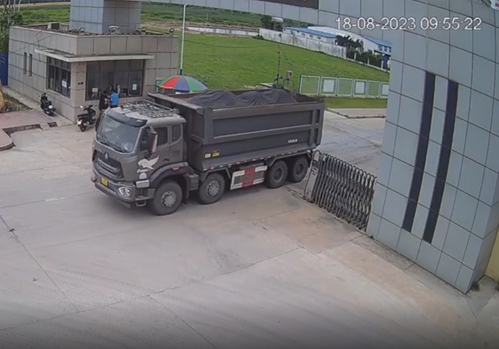 Bui tro xi NM Nhiet dien: UBND tinh Hai Duong yeu cau tam dung xuat xi thai-Hinh-3