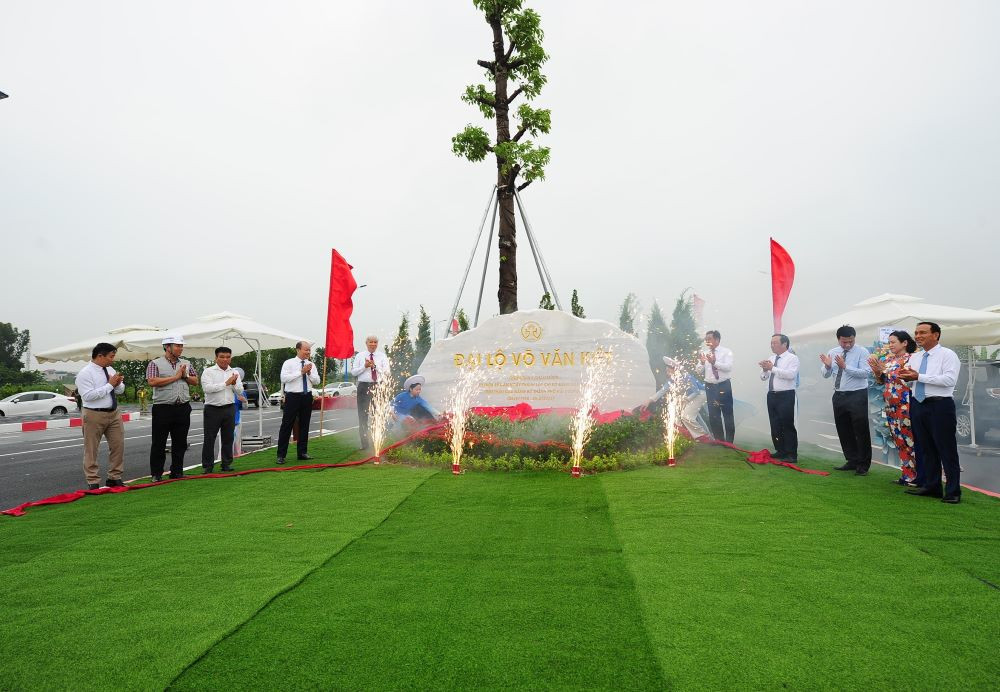 Hải Dương: Bí thư Tỉnh ủy dự lễ gắn biển đại lộ Võ Văn Kiệt Hai Duong: Bi thu Tinh uy du le gan bien dai lo Vo Van Kiet