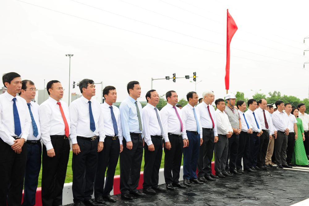 Hải Dương: Bí thư Tỉnh ủy dự lễ gắn biển đại lộ Võ Văn Kiệt - Hình 2 Hai Duong: Bi thu Tinh uy du le gan bien dai lo Vo Van Kiet-Hinh-2