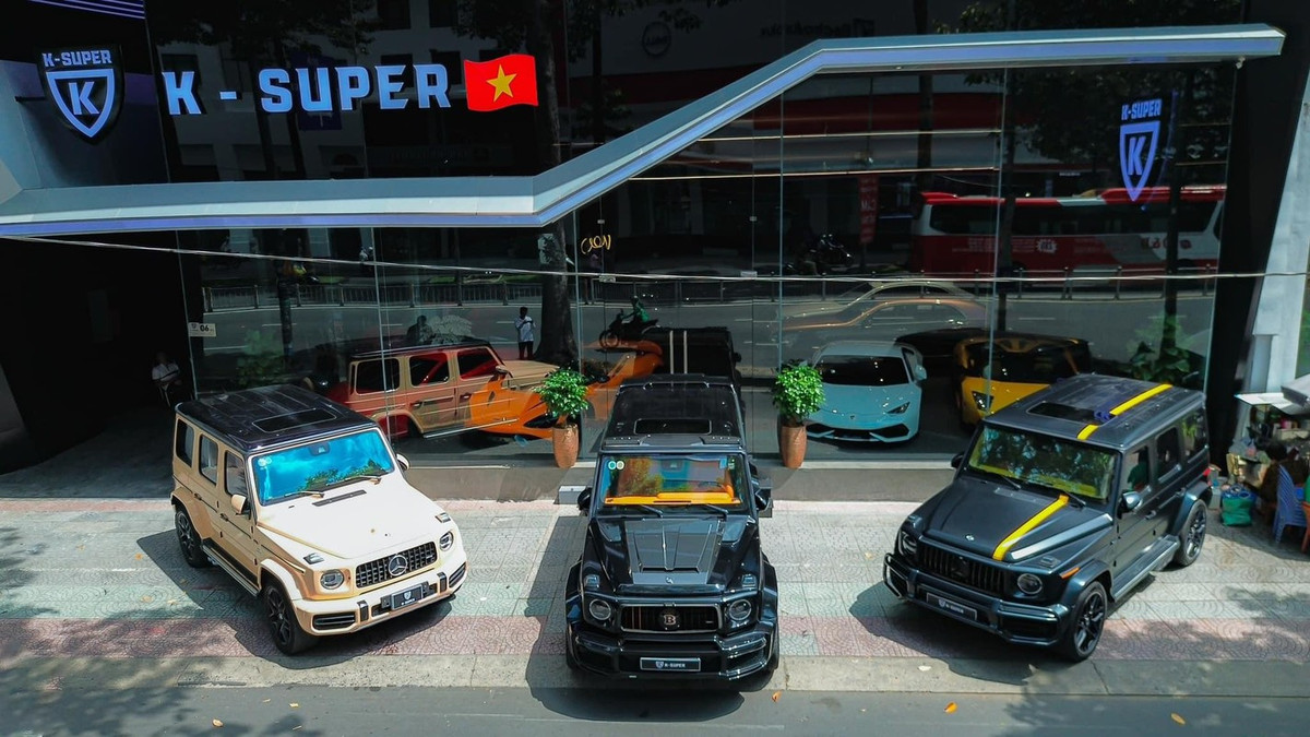 Phan Công Khanh cũng nổi tiếng là vận động viên được biệt danh là “vua bóng chuyền phủi”. Giai đoạn 2008 - 2015 Khanh đã thi đấu chuyên nghiệp cho đội tuyển Bến Tre và TP HCM. Năm 2014, Khanh được gọi lên đội tuyển quốc gia, nhưng sau đó đã giã từ sự nghiệp bởi chấn thương dây chằng ngón tay. Sau đó, Khanh chuyển hướng kinh doanh mua bán xe mô tô và chính thức bước vào mảng kinh doanh "siêu xe".