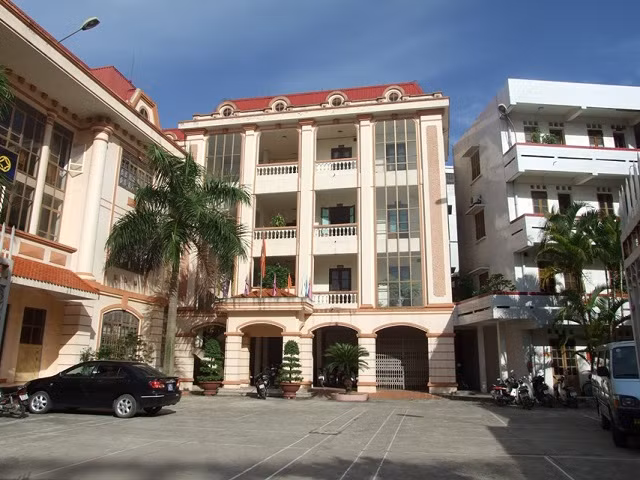 Tại Hải Dương, kết luận điều tra cũng nêu, quá tạo điều kiện để Công ty Việt Á triển khai xét nghiệm, bán kit xét nghiệm tại tỉnh Hải Dương, các cá nhân Tại Sở Tài chính tỉnh Hải Dương gồm: Nguyễn Trọng Hưng (Giám đốc), Dương Văn Xuyên (Phó Giám đốc), Nguyễn Đồng Kim (Phó Giám đốc), Nguyễn Văn Tuân (Trưởng phòng Quản lý giá và Công sản), Bùi Thị Ánh (Trưởng phòng Tài chính, hành chính sự nghiệp) đã không bàn bạc, thống nhất, cũng như không nhận tiền, lợi ích vật chất của các đơn vị cá nhân liên quan trong quá trình thực hiện chống dịch tại tỉnh Hải Dương. 