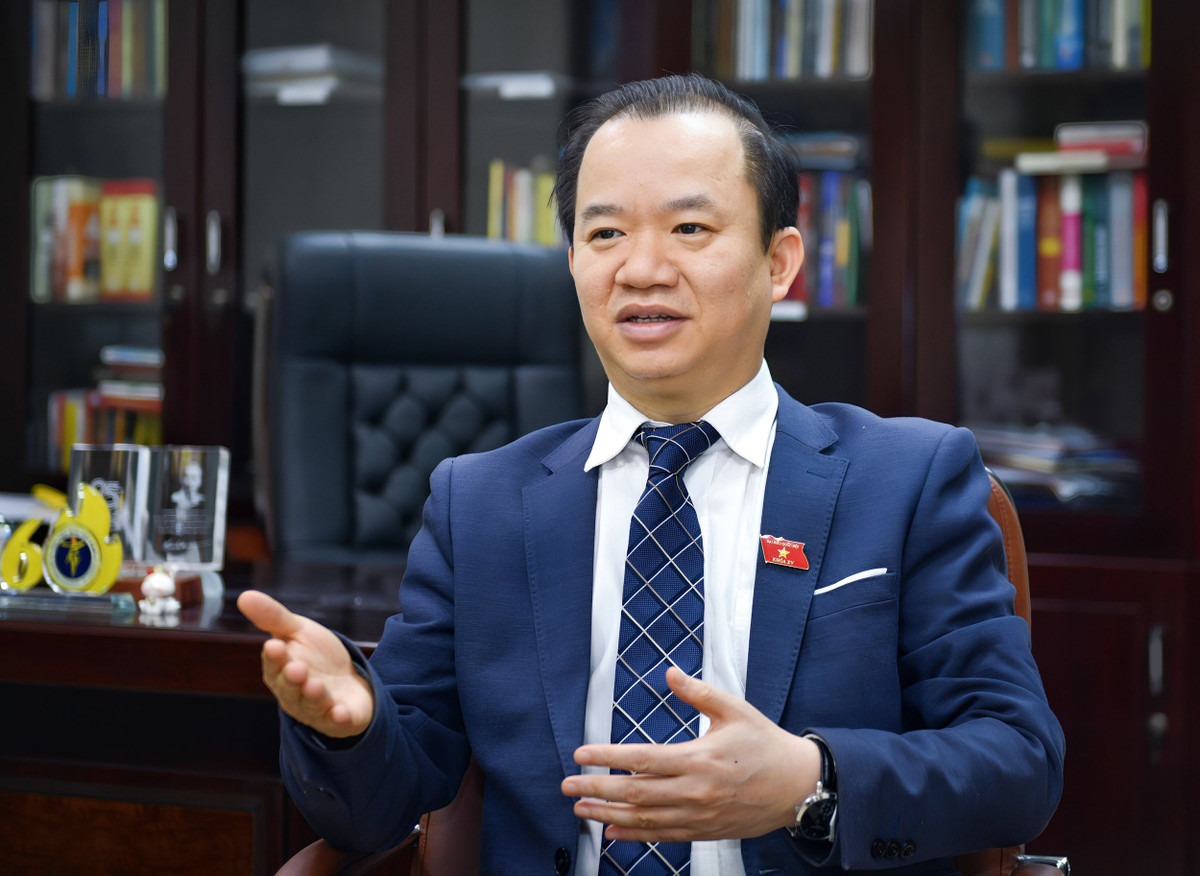 Thương mại hóa hoa hậu ra “sản phẩm” lỗi, ai chịu trách nhiệm? - Hình 2 Thuong mai hoa hoa hau ra “san pham” loi, ai chiu trach nhiem?-Hinh-2