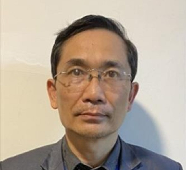 Trịnh Thanh Hùng có mối quan hệ thân thiết với Phan Quốc Việt từ khi Công ty Việt Á phối hợp Học viện Quân y thực hiện Đề tài nghiên cứu, sản xuất kit xét nghiệm vi khuẩn lao do Bộ KH&amp;CN phê duyệt năm 2012-2013. Sau khi Học viện Quân y có văn bản gửi Bộ KH&amp;CN đề xuất thực hiện Đề tài nghiên cứu, chế tạo kit xét nghiệm Covid-19, ông Hùng đã có hàng loạt những hành vi giúp Việt Á được tham gia nghiên cứu, được cấp số đăng ký và sản xuất bán ra thị trường. 