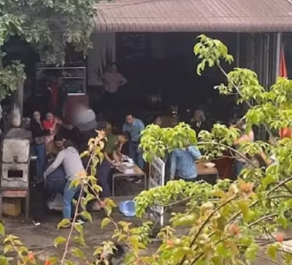 Quá trình giải quyết nguồn tin về tội phạm, trên cơ sở các tài liệu chứng cứ thu thập được, xét thấy cần áp dụng ngay các biện pháp khẩn cấp để kiểm tra, xác minh theo quy định của pháp luật, ngày 25/8, Cơ quan CSĐT Công an tỉnh Quảng Trị đã tiến hành “Giữ người trong trường hợp khẩn cấp” đối với Nguyễn Quốc Quân, Nguyễn Phi Cường và Hoàng Thái Mạnh. Thời điểm bị bắt, Quân đang ăn sáng tại một quán ăn trên đường Hồ Chí Minh (đoạn qua địa phận thị trấn Khe Sanh).