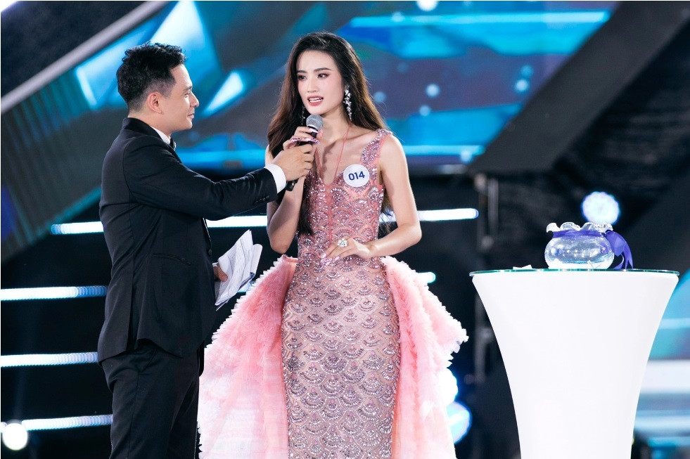 Ý Nhi và loạt người đẹp vạ miệng: Hoa hậu cần học “nói thông minh“? - Hình 7 Y Nhi va loat nguoi dep va mieng: Hoa hau can hoc “noi thong minh“?-Hinh-7