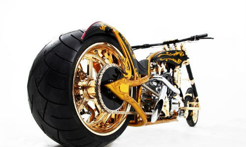 Siêu xe gây choáng với loạt phụ kiện mạ vàng 24k lấp lánh. Ảnh: Taringa.