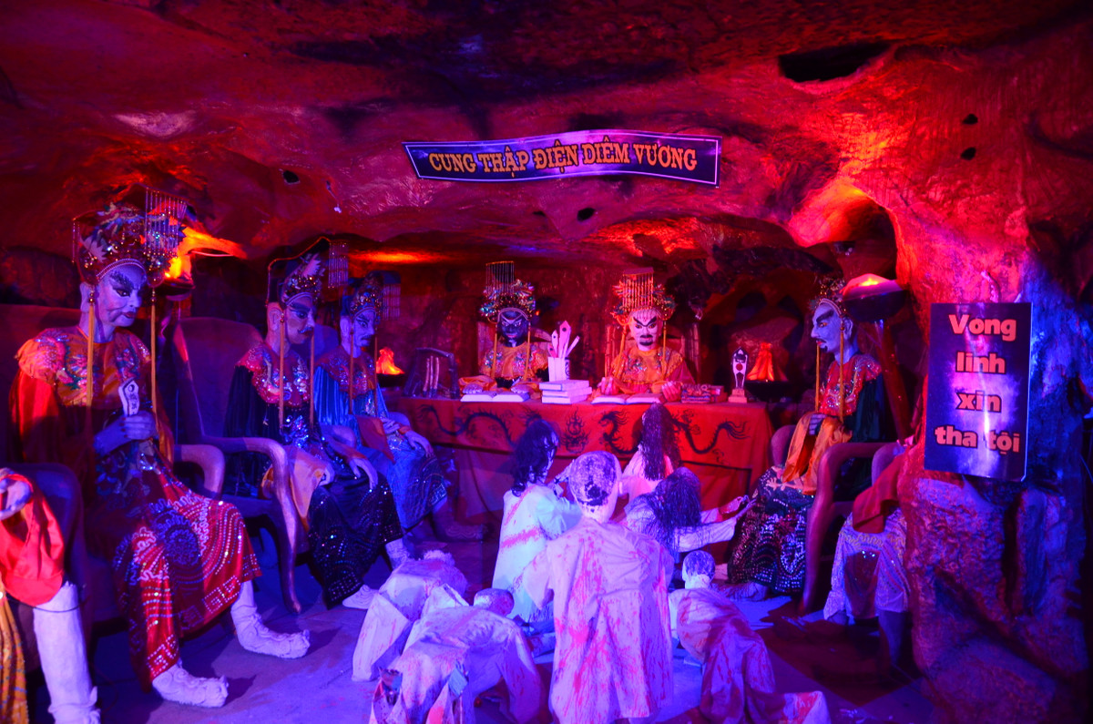 Doc nhat chua “ve chai” Linh Phuoc: Tuong Quan The Am duoc ket bang 650.000 hoa bat tu-Hinh-13