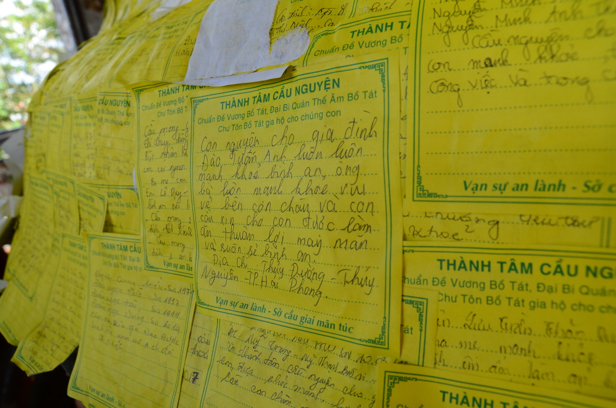 Doc nhat chua “ve chai” Linh Phuoc: Tuong Quan The Am duoc ket bang 650.000 hoa bat tu-Hinh-6