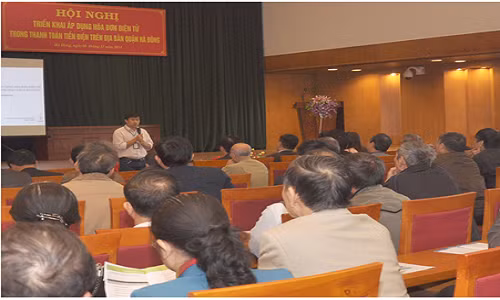 Công ty Điện lực Hà Đông tổ chức Hội nghị triển khai áp dụng hoá đơn điện tử tại trụ sở UBND quận Hà Đông - Ảnh: Lê Trang