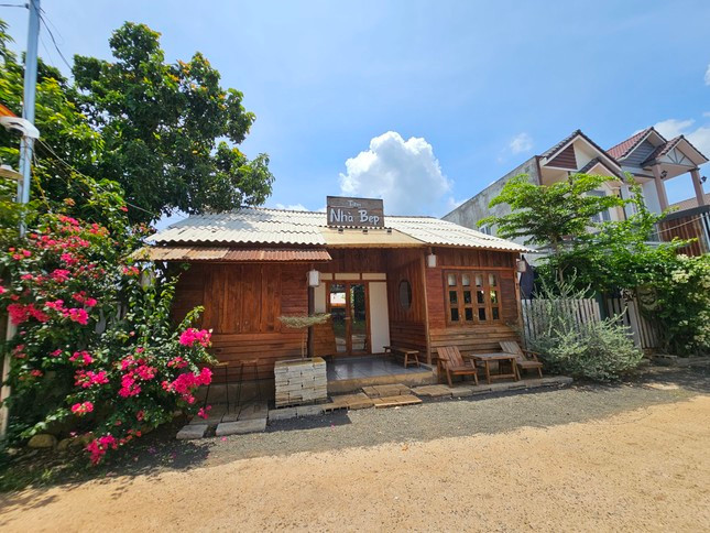 Cô giáo bị bê tông rơi đè tử vong: Trách nhiệm của cơ sở? Co giao bi be tong roi de tu vong: Trach nhiem cua co so?