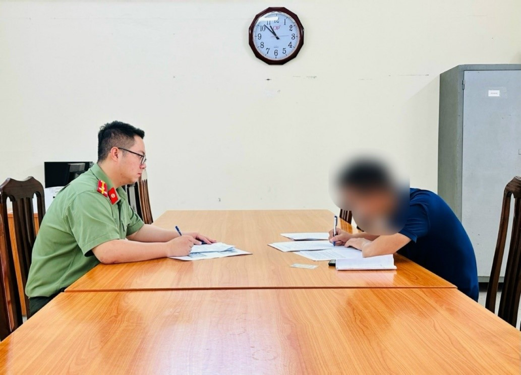 Xử phạt 3 người vì báo chốt CSGT lên facebook ở Hà Nội Xu phat 3 nguoi vi bao chot CSGT len facebook o Ha Noi