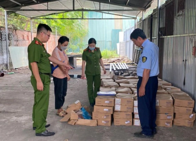 Phat hien 1 tan mong gio khong ro nguon goc o Ha Noi