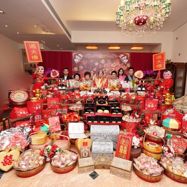 Ngoài lễ đính hôn sang chảnh, điều khiến nhiều người choáng là Sabrina Ho và chồng tương lai được tặng một căn nhà đắt tiền.