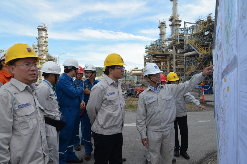 Ngoài ra, ông Hùng cùng từng giữ chức vụ Phó trưởng ban Chế biến Dầu khí - PVN; Phó Tổng Giám đốc Công ty Liên doanh Hóa dầu Long Sơn; Chủ tịch HĐTV Công ty Hóa dầu Long Sơn; Trưởng ban QLDA Cụm Khí - Điện - Đạm Cà Mau; Tổng Giám đốc Công ty Phân bón Dầu khí Cà Mau; Chủ tịch HĐQT Tổng Công ty Dung dịch khoan và Hóa phẩm Dầu khí. (Ảnh: PVN).