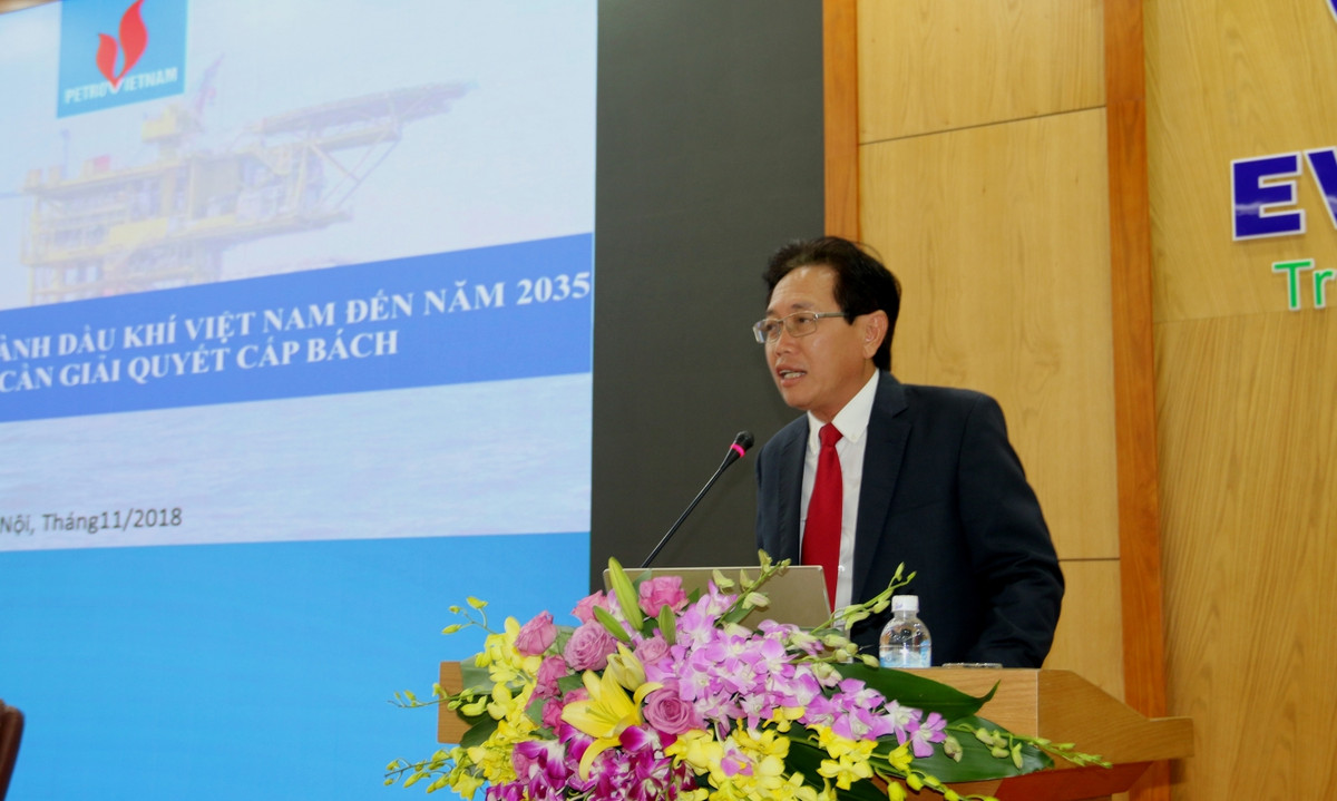 Trước đó, đầu tháng 3/2019, ông Nguyễn Vũ Trường Sơn có đơn gửi ban lãnh đạo PVN xin từ chức Tổng Giám đốc, Thành viên Hội đồng thành viên tập đoàn này. Ngày 12/3, Hội đồng Thành viên PVN mới họp và đồng ý xét đơn của ông Sơn. Sau thời gian xem xét, Ủy ban Quản lý vốn đã thông qua đơn từ chức của ông Sơn, và đồng ý cho phép PVN bố trí nhân sự thay thế từ nguồn tại chỗ. (Ảnh: PVN)