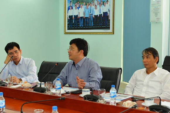 Trước khi ngồi ở vị trí Tổng Giám đốc PVN, ông Hùng từng trải qua các vị trí như: Kỹ sư Công nghệ - Nhà máy Lọc dầu Dung Quất; Kỹ sư Công nghệ - Tổng Công ty Dung dịch khoan và Hóa phẩm Dầu khí; Chuyên viên Ban Chế biến Dầu khí - Tập đoàn Dầu khí Việt Nam; Chuyên viên - Vụ Dầu khí, Văn phòng Chính phủ. (Ảnh: PVN).