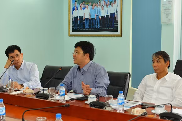 Trước khi ngồi ở vị trí Tổng Giám đốc PVN, ông Hùng từng trải qua các vị trí như: Kỹ sư Công nghệ - Nhà máy Lọc dầu Dung Quất; Kỹ sư Công nghệ - Tổng Công ty Dung dịch khoan và Hóa phẩm Dầu khí; Chuyên viên Ban Chế biến Dầu khí - Tập đoàn Dầu khí Việt Nam; Chuyên viên - Vụ Dầu khí, Văn phòng Chính phủ. (Ảnh: PVN).