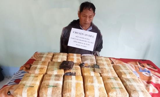 Bat nghi can cam dau duong day ma tuy xuyen quoc gia