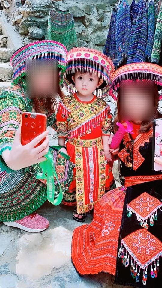 Em be SaPa xinh nhu gai Tay khien dan mang muon “dat gach” xin con dau-Hinh-6