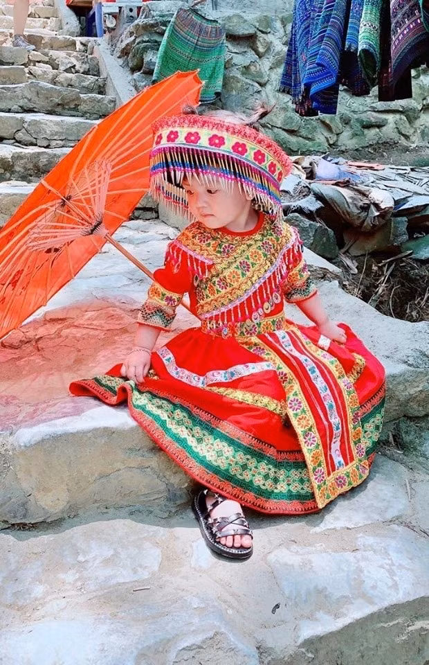 Em be SaPa xinh nhu gai Tay khien dan mang muon “dat gach” xin con dau-Hinh-7