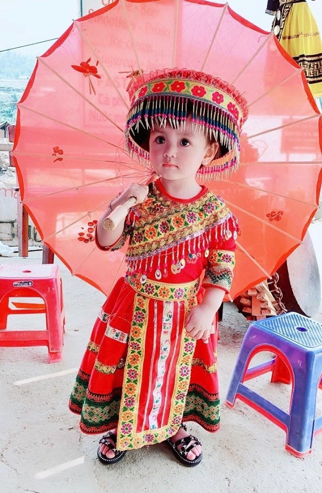 Em be SaPa xinh nhu gai Tay khien dan mang muon “dat gach” xin con dau-Hinh-4