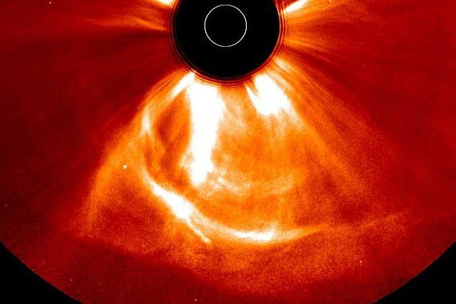 Ngày 23/7/2012, Trái Đất đã may mắn thoát khỏi cơn bão mặt trời mạnh nhất trong 150 năm qua mà theo các nhà khoa học tính toán thì thảm họa này có thể khiến nhân loại thiệt hại 2.000 tỷ USD và mất hàng thập kỷ để phục hồi. Bão Mặt trời năm 1859 từng phá hỏng đường dây điện thoại và ảnh hưởng đến hệ thống điện báo ở khắp châu Âu và Bắc Mỹ.