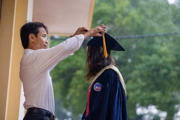 Nghen ngao buc anh cha be con gai thay doi sau 18 nam-Hinh-3