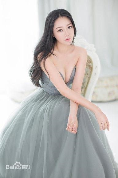 Mai dam o showbiz: Sao hang A ra nuoc ngoai hanh nghe, kiem nghin USD-Hinh-2