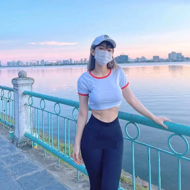 Dien legging goi cam dap xe quanh ho Tay: Ai dep - ai phan cam?-Hinh-14