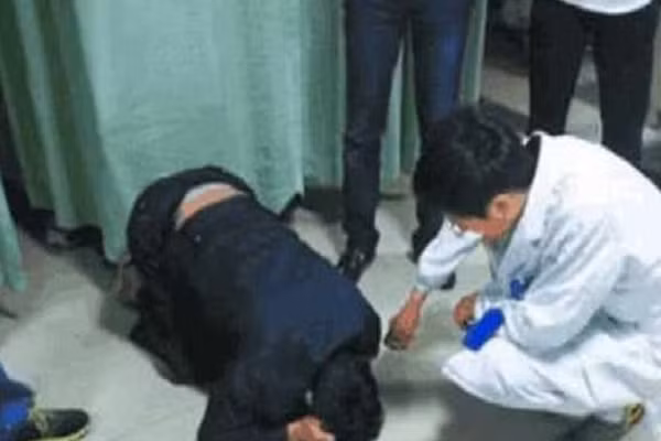 Bé trai 6 tuổi bị "ung thư miệng" vì bố cho ăn thứ này - Hình 2 Be trai 6 tuoi bi