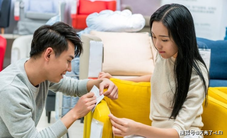 Di ve sinh xong quay ra tim vo, chong lap tuc doi ly hon vi...