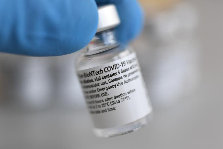 Tiến sĩ Peter Marks, Giám đốc Trung tâm Nghiên cứu và Đánh giá Sinh học của Cơ quan Quản lý Thực phẩm và Dược phẩm Mỹ (FDA), cho biết: “Có thể vài tháng nữa mới có vắc xin (COVID-19) cho trẻ nhỏ hơn”. Ảnh: Reuters.