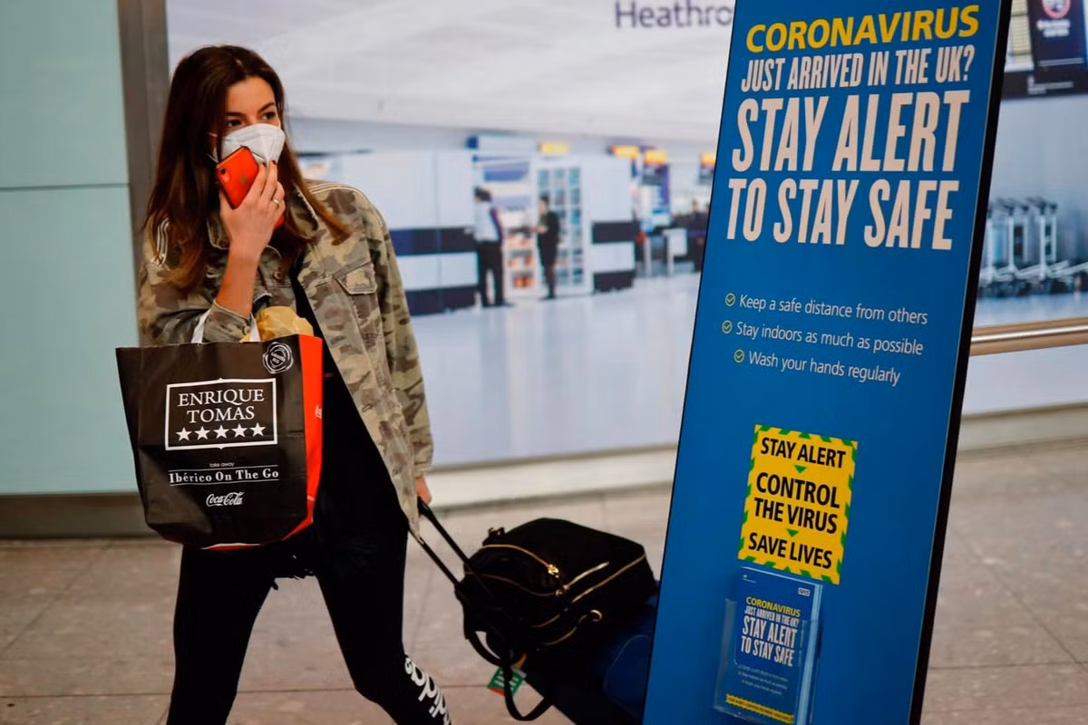 Viet Nam can lam gi de doi pho voi bien the Omicron?-Hinh-2