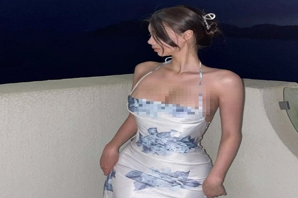 Baek Si Young nổi tiếng trên mạng xã hội nhờ sở hữu vóc dáng đồng hồ cát tuyệt mỹ.