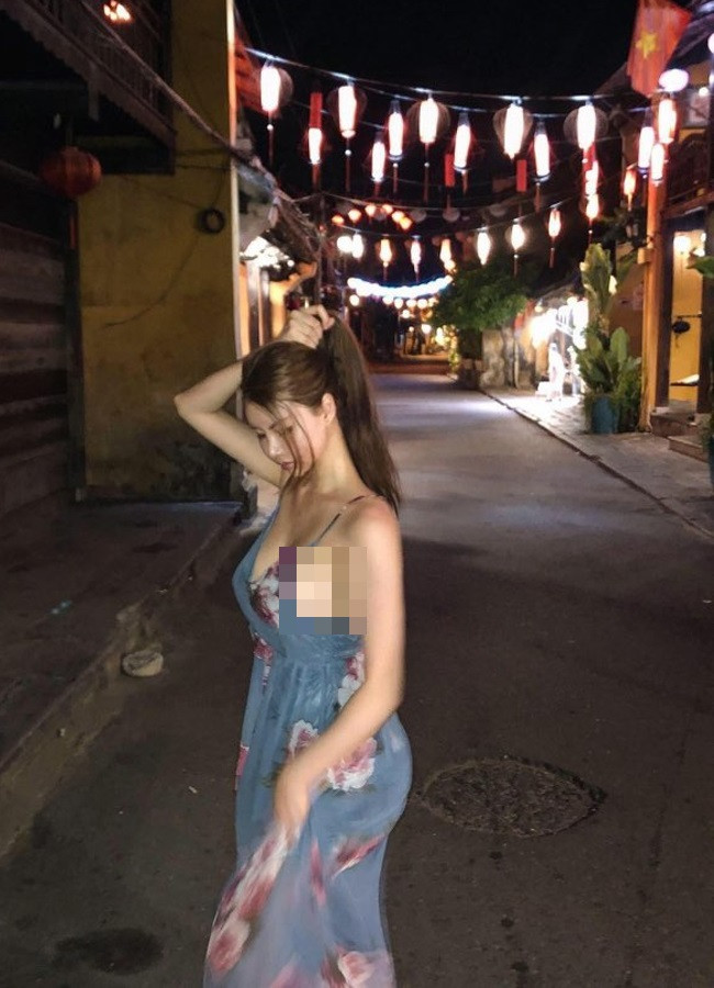 Người đẹp từng thu hút sự chú ý khi đến thăm Hội An.