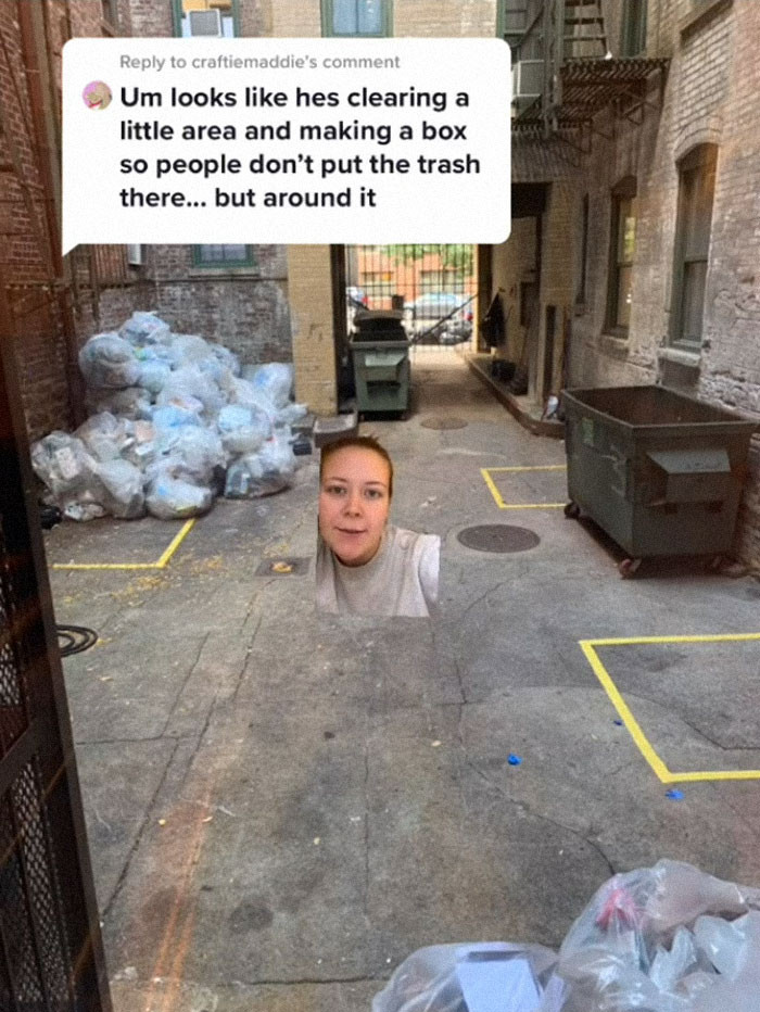 Sau khi Caroline đăng đoạn video thể hiện sự bức xúc của cô trước tình trạng này, ai đó đã vẽ một số ô trên nền sân nơi mọi người được phép để rác.