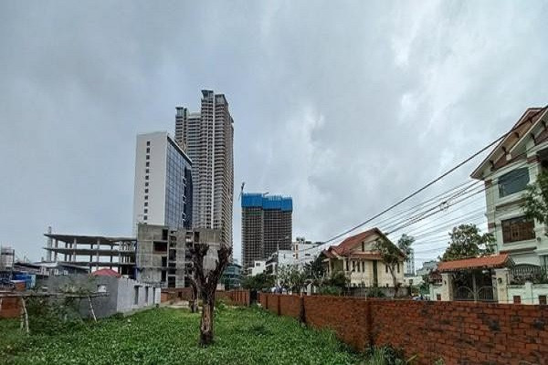 Vu 5 lo biet thu ven bien tung duoc uy quyen cho Vu “nhom“: Them tinh tiet bat ngo