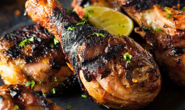 3. Thịt nướng: Các loại thịt nướng tạo ra một hợp chất được gọi là AGEs, làm tăng stress oxy hóa. Thực phẩm có chứa các hợp chất này có liên quan đến tình trạng suy giảm hệ miễn dịch và ung thư ruột kết. Ảnh: Shutterstock.