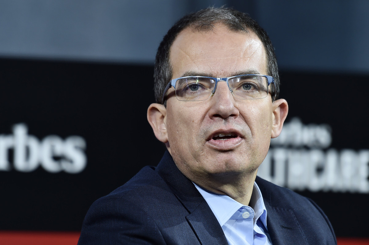 “Các đột biến trong biến chủng Omicron đang được quan tâm. Trong những ngày qua, chúng tôi đã hành động nhanh nhất có thể để thực hiện chiến lược giải quyết biến chủng này”, Giám đốc điều hành Moderna Stephane Bancel cho biết. Ảnh: CNBC.