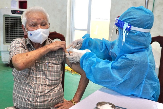 Bo Y te de xuat cach ly tai nha voi F1 da tiem du mui vaccine