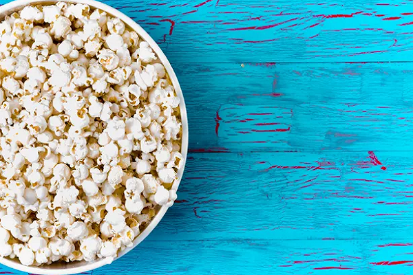 1. Bạn có thể thoát khỏi chứng táo bón: Bỏng ngô không chỉ là thứ đồ ăn yêu thích khi xem phim. Thực tế, đây là một món ăn nhẹ lành mạnh nếu bỏng ngô "nguyên chất", không được rang cùng muối và bơ. Ảnh: Getty.