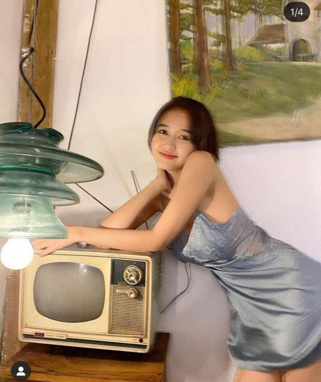 Đồ ngủ chất lụa đắp ren không khi nào lỗi mốt.