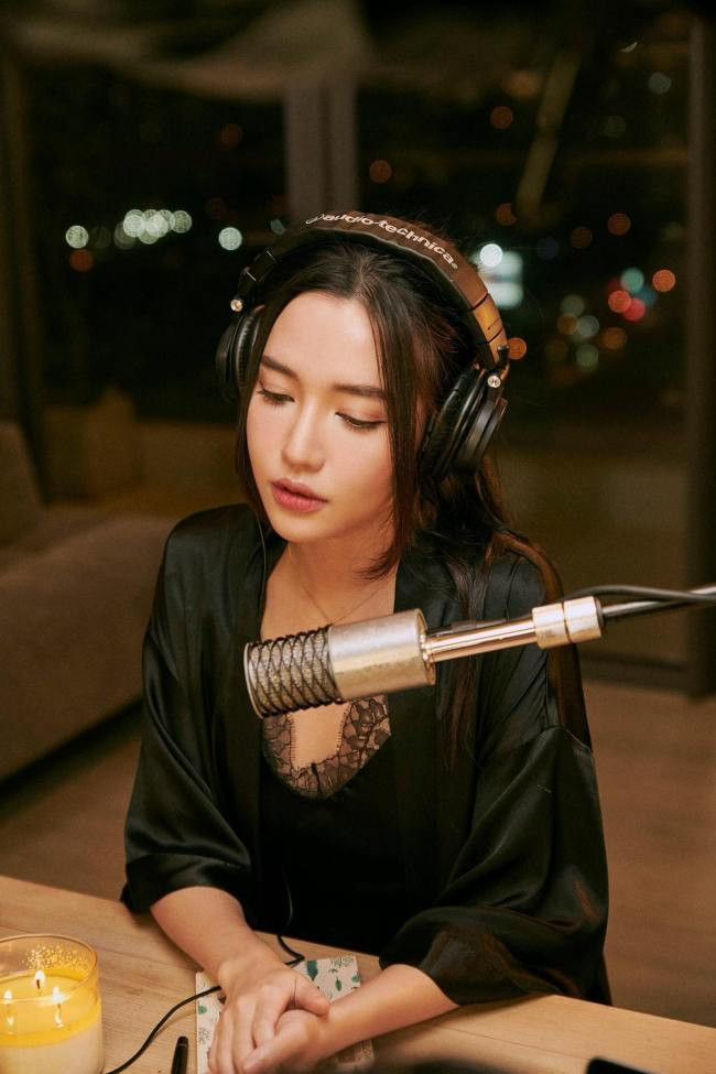 Nó được ứng dụng trong nhiều hoàn cảnh khác nhau như lên phim, quay MV nhạc, chụp hình thời trang....