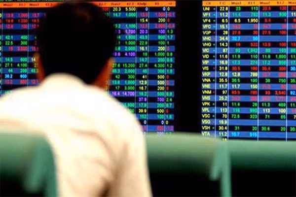 Chung khoan ngay 1/11: Tiep da tang diem ky luc, rung lac o vung gia cao