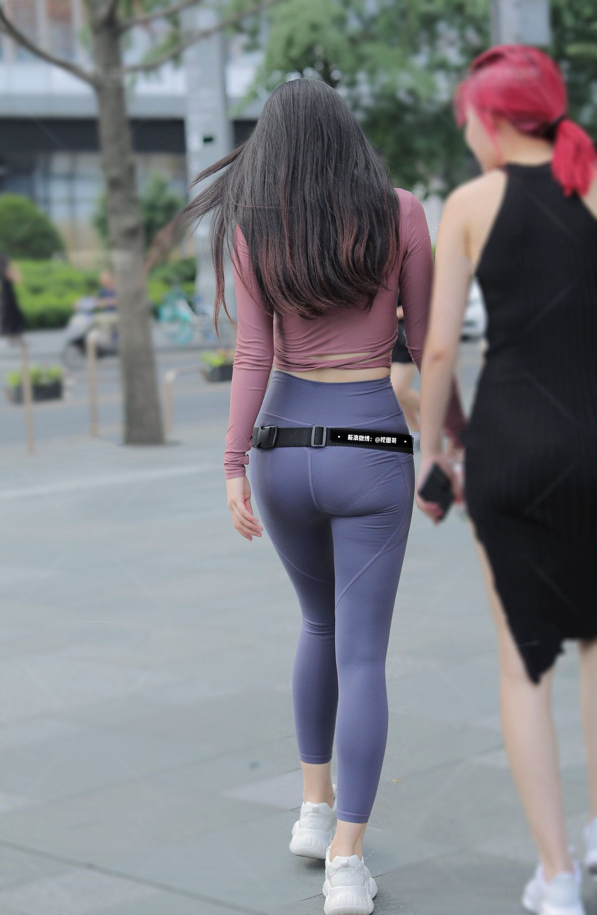 Chọn nội y phù hợp: Lựa chọn những chiếc quần lót không viền hoặc quần lót tàng hình có chất liệu mỏng, mịn, thoáng mát, giúp chị em vừa dễ chịu thoải mái lại không sợ gây phản cảm, lộ đường viền. Ảnh: Reddit.