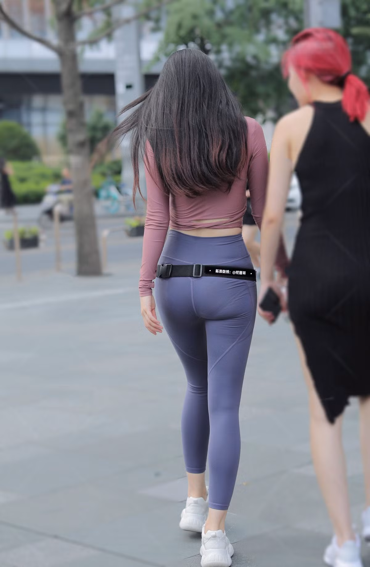 Chọn nội y phù hợp: Lựa chọn những chiếc quần lót không viền hoặc quần lót tàng hình có chất liệu mỏng, mịn, thoáng mát, giúp chị em vừa dễ chịu thoải mái lại không sợ gây phản cảm, lộ đường viền. Ảnh: Reddit.